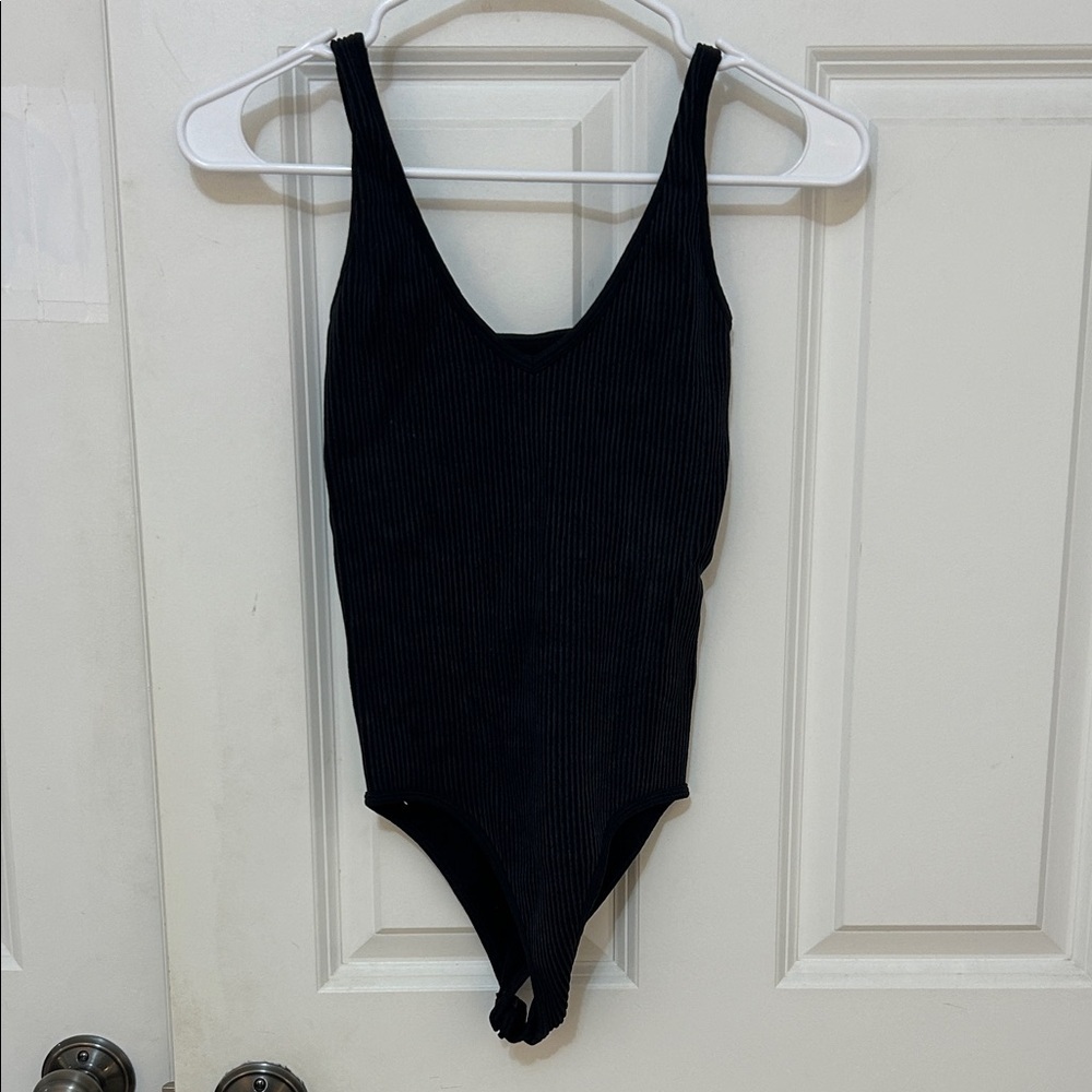 Aura Black women’s ribbed tank bodysuit V-neck size small/medium